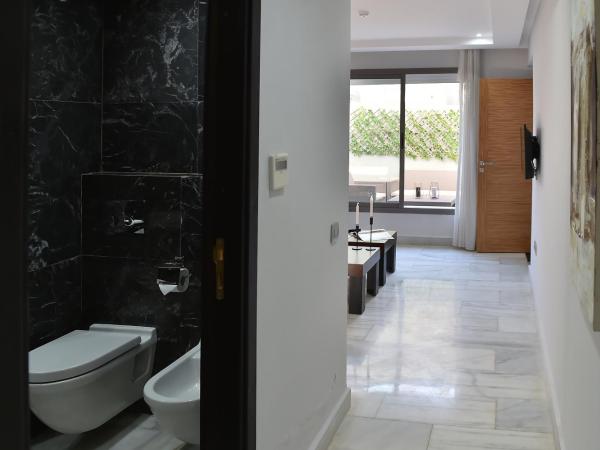 Le Yacht Suites Hotel : photo 2 de la chambre petite chambre double