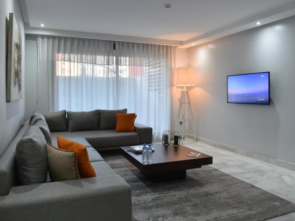 Le Yacht Suites Hotel : photo 1 de la chambre suite avec balcon