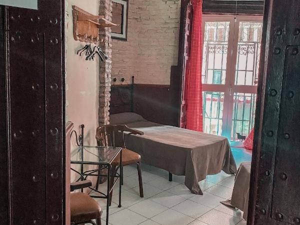 PENSION VERGARA , Sevilla : photo 1 de la chambre chambre quadruple avec salle de bains commune