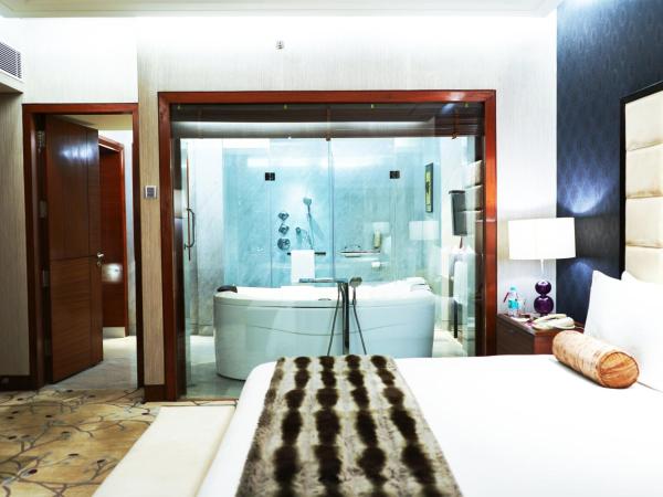 Crowne Plaza Today Gurugram, an IHG Hotel : photo 6 de la chambre suite king 1 chambre avec vue sur piscine
