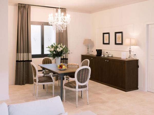 Le Vallon de Valrugues & Spa : photo 7 de la chambre suite avec jacuzzi