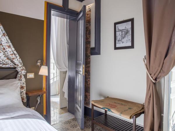 Grand Tour Design Guest House Catania : photo 8 de la chambre chambre familiale standard