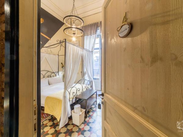 Grand Tour Design Guest House Catania : photo 10 de la chambre chambre double avec balcon