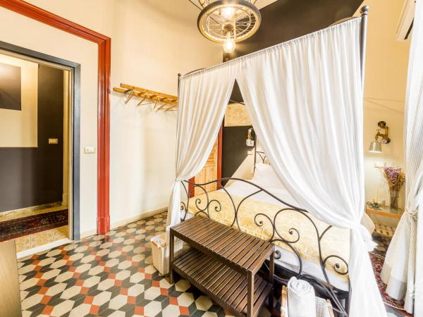 Grand Tour Design Guest House Catania : photo 2 de la chambre chambre double avec balcon