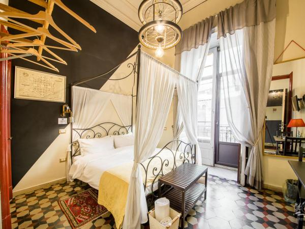 Grand Tour Design Guest House Catania : photo 1 de la chambre chambre double avec balcon