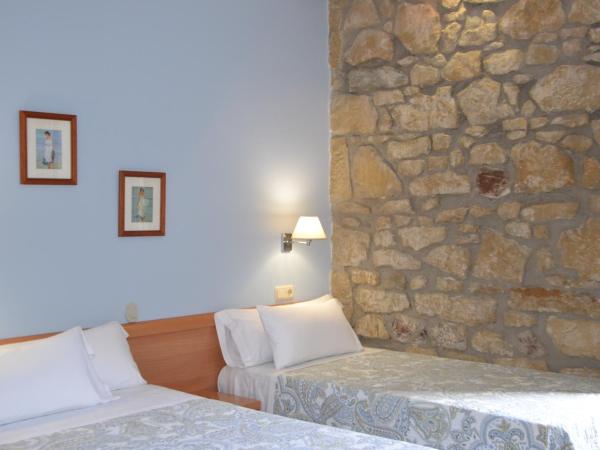 Pensión Nuevas Artes : photo 7 de la chambre chambre triple avec balcon