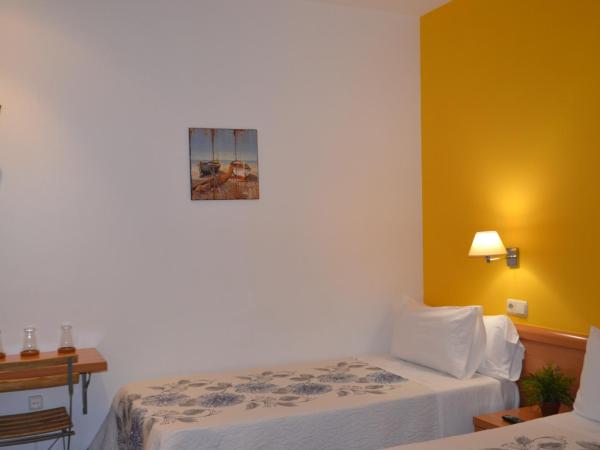 Pensión Nuevas Artes : photo 3 de la chambre chambre triple - intérieur