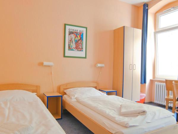 Happy Hotel Berlin : photo 6 de la chambre chambre double avec salle de bains privative