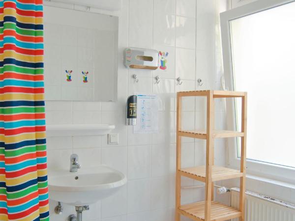 Happy Hotel Berlin : photo 7 de la chambre chambre double avec salle de bains privative