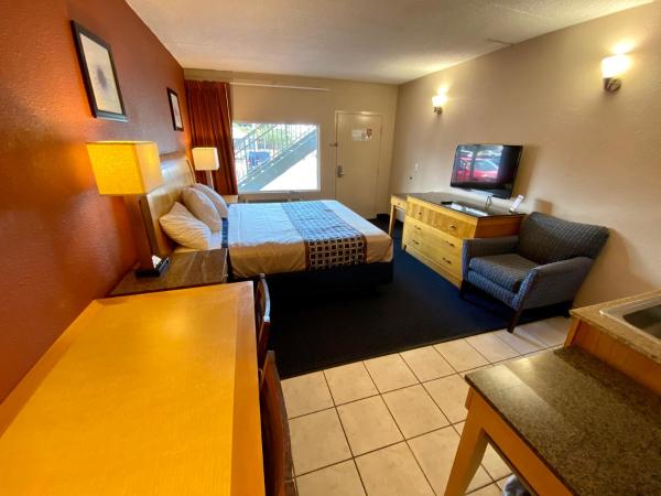 Breeze Inn & Suites, Virginia Beach : photo 3 de la chambre chambre lit king-size deluxe