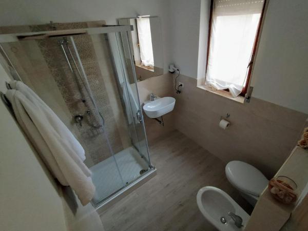 B&B Alghero Mare Chiaro : photo 7 de la chambre chambre double avec salle de bains privative