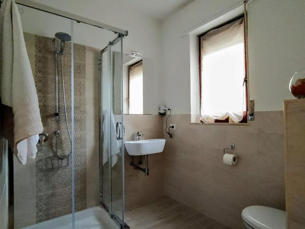 B&B Alghero Mare Chiaro : photo 6 de la chambre chambre double avec salle de bains privative