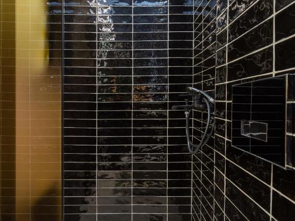 LOC HOSPITALITY Urban Den : photo 10 de la chambre petite chambre lits jumeaux