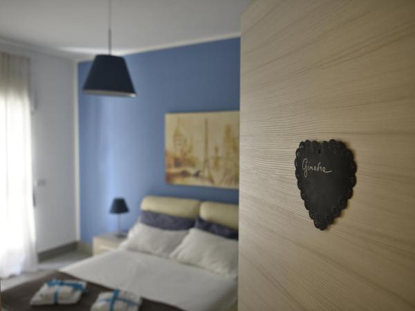 B&B Brothers Suite Vomero : photo 3 de la chambre chambre lit king-size avec balcon