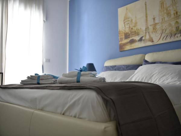 B&B Brothers Suite Vomero : photo 6 de la chambre chambre lit king-size avec balcon