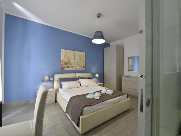 B&B Brothers Suite Vomero : photo 8 de la chambre chambre lit king-size avec balcon