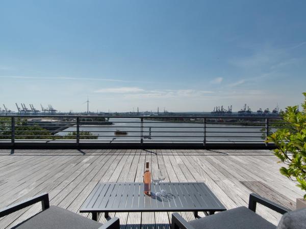 The Suites Rainvilleterrasse : photo 7 de la chambre suite with terrace on the elbe river