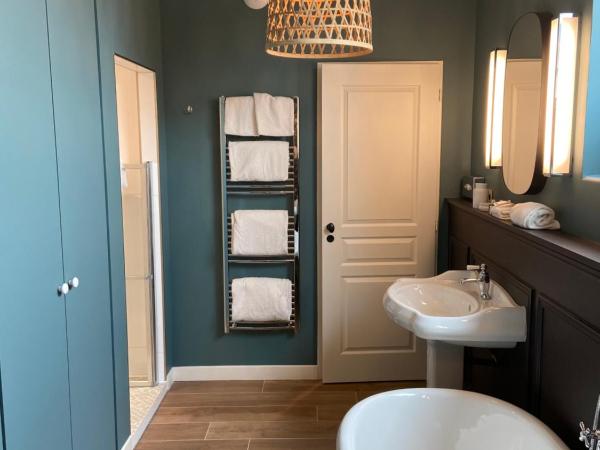 Maison Blanche Chartres - Maison d'hôtes 5 étoiles : photo 7 de la chambre suite familiale