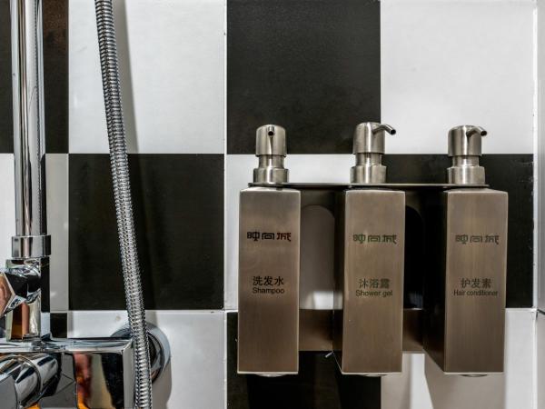 Happy Dragon City Culture Hotel-Tianjin Draum Tower & Dayuecheng shopping mall : photo 9 de la chambre chambre double avec salle de bains privative