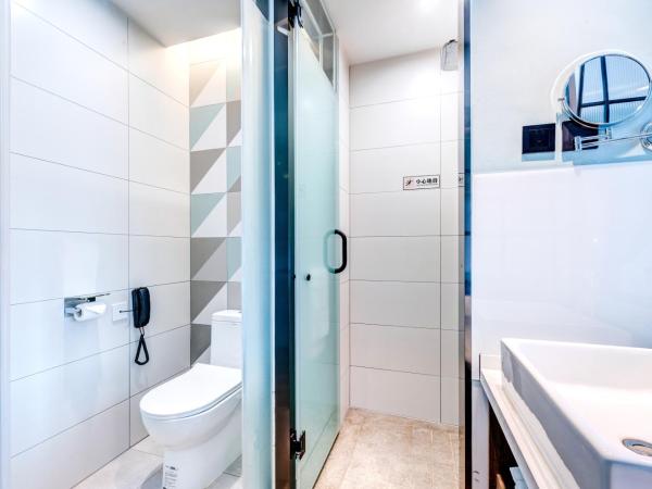 Happy Dragon City Culture Hotel-Tianjin Draum Tower & Dayuecheng shopping mall : photo 6 de la chambre chambre double avec salle de bains privative