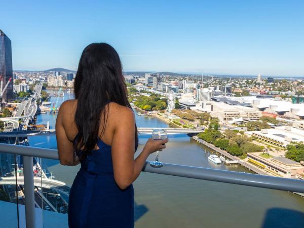 Evolution Apartments : photo 8 de la chambre appartement 2 chambres et 2 salles de bains - vue sur rivière