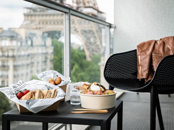 Pullman Paris Tour Eiffel : photo 7 de la chambre chambre lit king-size deluxe - balcon avec vue tour eiffel 