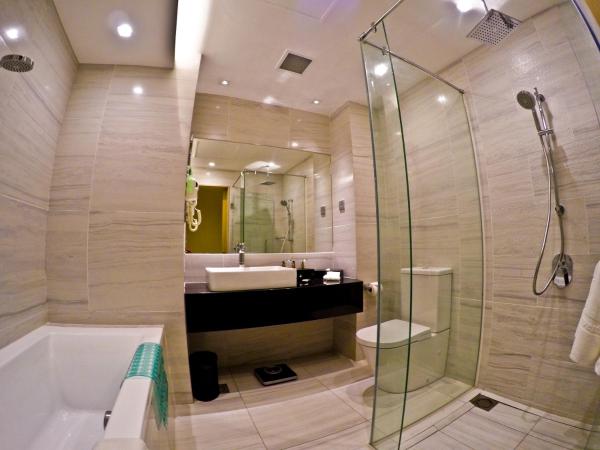 UCSI Hotel Kuching : photo 3 de la chambre chambre lit king-size deluxe