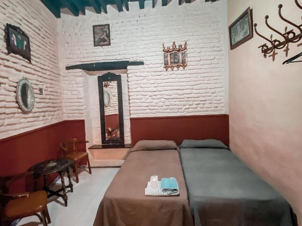 PENSION VERGARA , Sevilla : photo 4 de la chambre chambre double ou lits jumeaux avec salle de bains commune