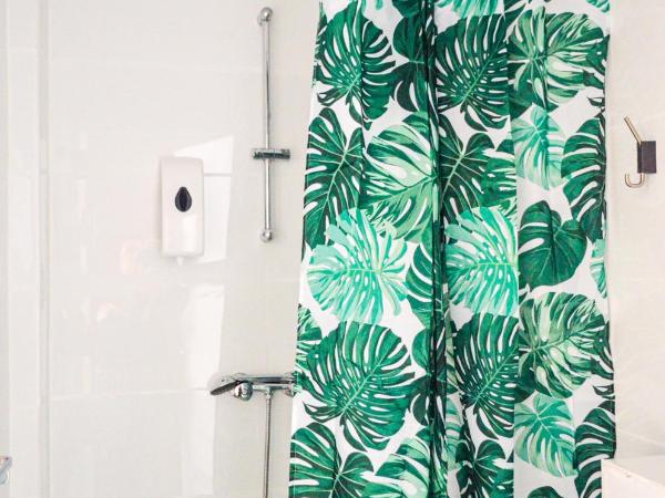 Family Hotel Kooyk : photo 4 de la chambre chambre quadruple avec salle de bains privative