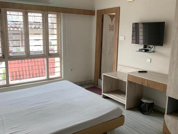 Ballygunge Guest House : photo 6 de la chambre chambre double deluxe avec baignoire