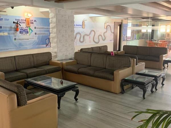 Ballygunge Guest House : photo 8 de la chambre chambre double deluxe avec baignoire