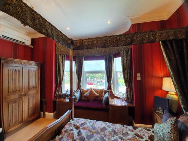 Tower Guest House : photo 4 de la chambre oak four poster king