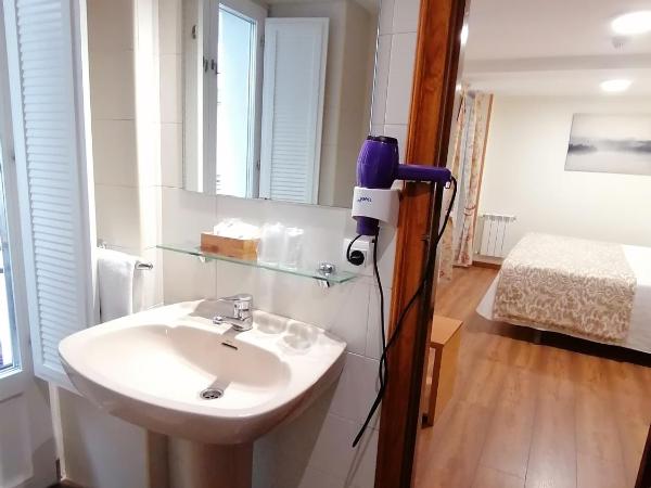 Hostal Anosa Casa : photo 3 de la chambre chambre double ou lits jumeaux supérieure