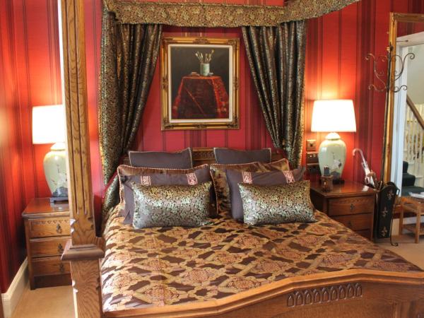 Tower Guest House : photo 1 de la chambre oak four poster king
