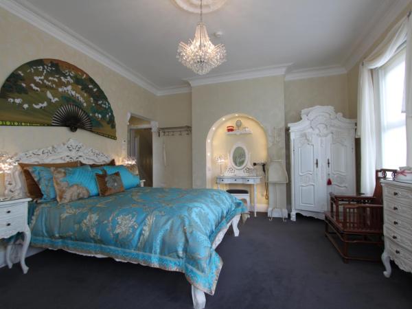 Tower Guest House : photo 2 de la chambre french rococo king