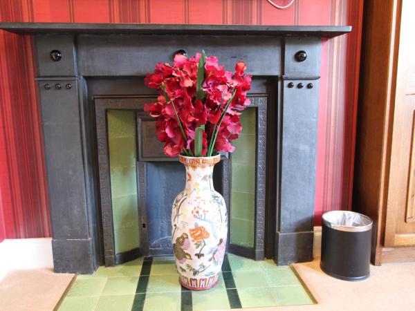 Tower Guest House : photo 8 de la chambre oak four poster king