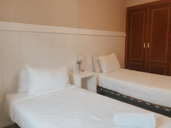 Metropolitan Atocha : photo 2 de la chambre chambre lits jumeaux avec salle de bains commune