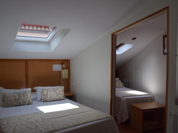 Hostal Anosa Casa : photo 1 de la chambre chambre double avec lit d’appoint - dernier Étage