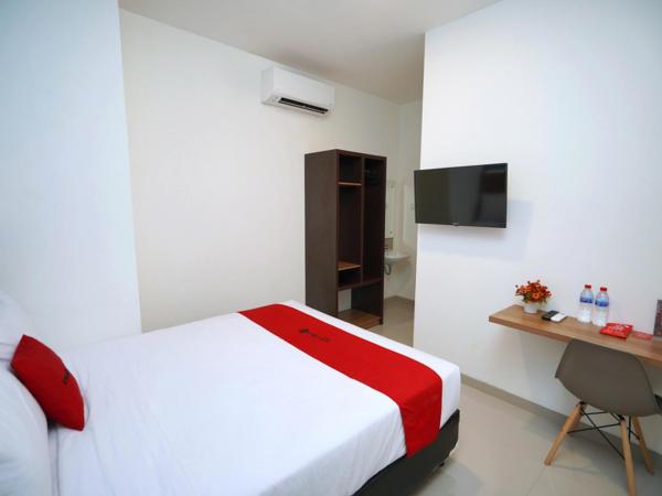 RedDoorz Plus @ Terban Residence : photo 3 de la chambre chambre deluxe