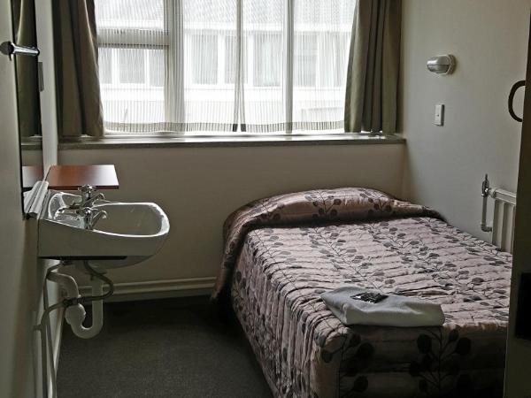 Kiwi International Hotel : photo 2 de la chambre chambre simple Économique avec salle de bains commune