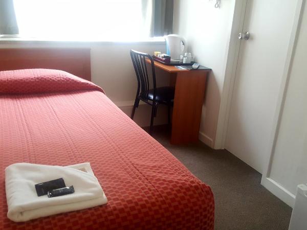 Kiwi International Hotel : photo 1 de la chambre chambre simple avec salle de bains 