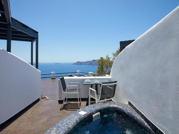Oia Suites : photo 5 de la chambre suite Élégante avec jacuzzi extérieur chauffé privé