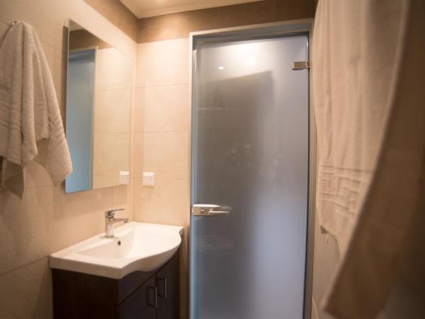 Studios Artemis : photo 8 de la chambre chambre triple avec balcon