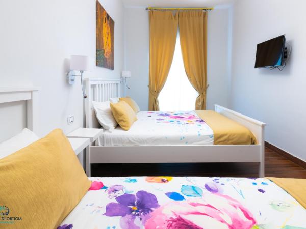 B&B Marina di Ortigia : photo 2 de la chambre chambre triple avec balcon