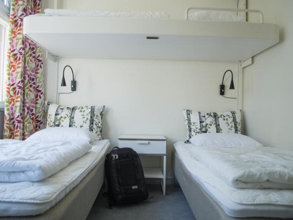 Slottsskogens Hostel : photo 4 de la chambre chambre quadruple avec salle de bains privative