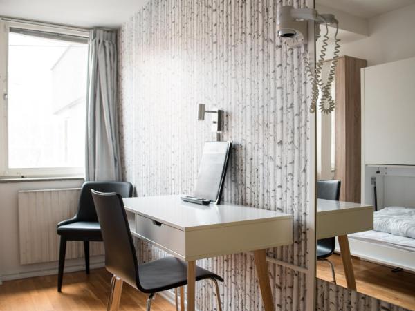 Slottsskogens Hostel : photo 4 de la chambre chambre lits jumeaux Économique avec salle de bains commune