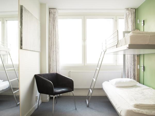 Slottsskogens Hostel : photo 2 de la chambre chambre lits jumeaux Économique avec salle de bains commune