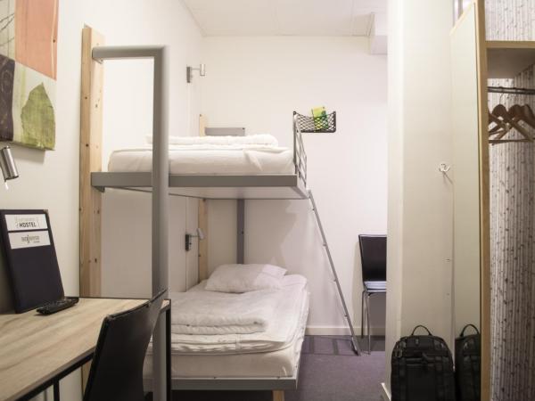 Slottsskogens Hostel : photo 1 de la chambre chambre lits jumeaux Économique avec salle de bains commune (sans fenêtre)