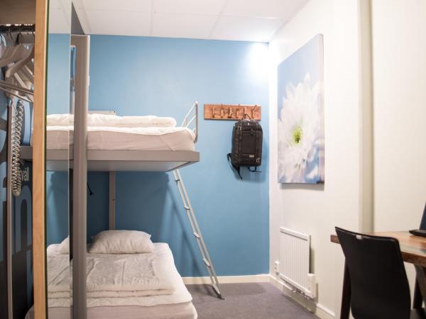 Slottsskogens Hostel : photo 3 de la chambre chambre lits jumeaux Économique avec salle de bains commune (sans fenêtre)