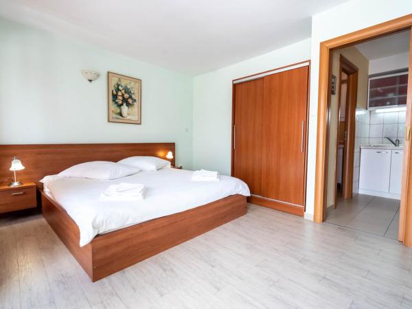 Pansion Epetium : photo 4 de la chambre studio avec vue sur jardin